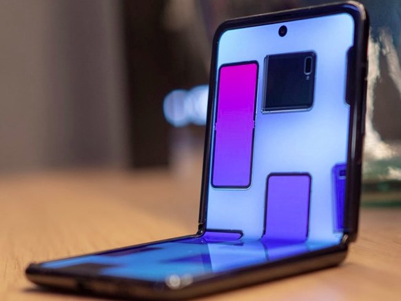 Samsung представляет новые складные смартфоны