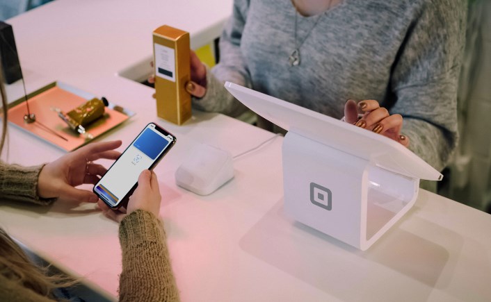 Как использовать iPhone для оплаты вещей (Apple Pay)