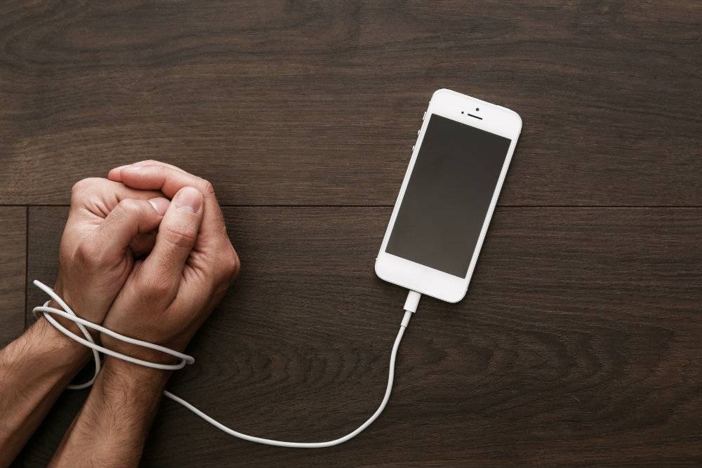 10 признаков того, что вы не можете жить без смартфона